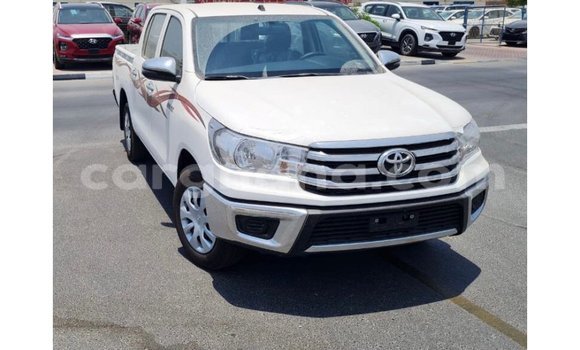 Ra Imported Toyota Hilux funfun Ọkọ̀ in Import - Dubai ni Ashanti