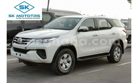 Buy Import Toyota Fortuner White Car in Import - Dubai in Ashanti Buy Import Toyota Fortuner White Car in Import - Dubai in Ashanti