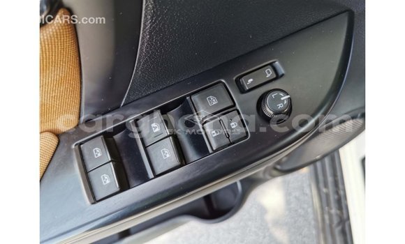 Sayi Imported Toyota Fortuner White Mota in Import - Dubai a Ashanti Sayi Imported Toyota Fortuner White Mota in Import - Dubai a Ashanti