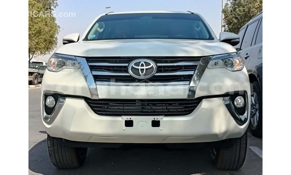 Sayi Imported Toyota Fortuner White Mota in Import - Dubai a Ashanti Sayi Imported Toyota Fortuner White Mota in Import - Dubai a Ashanti