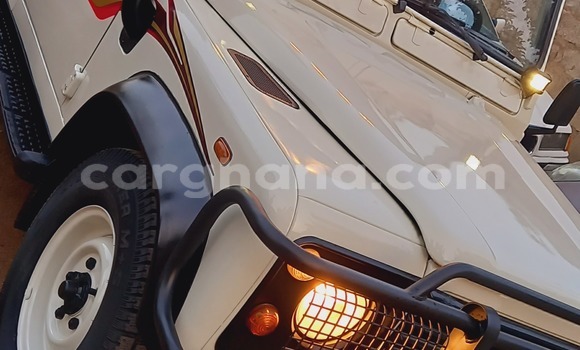 Ra Àlòkù Land Rover Defender funfun Ọkọ̀ in Accra ni Greater Accra Ra Àlòkù Land Rover Defender funfun Ọkọ̀ in Accra ni Greater Accra