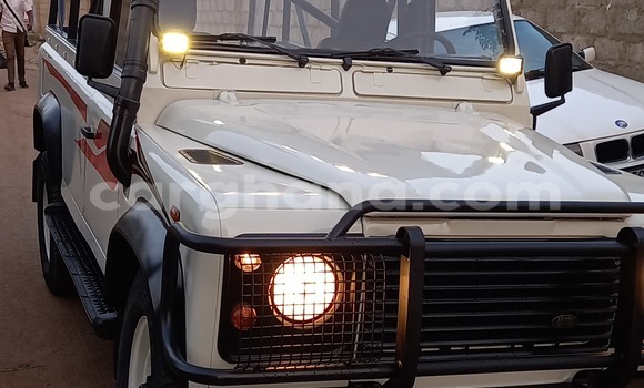 Buy Used Land Rover Defender White Car in Accra in Greater Accra Buy Used Land Rover Defender White Car in Accra in Greater Accra