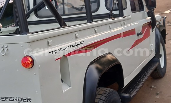 Buy Used Land Rover Defender White Car in Accra in Greater Accra Buy Used Land Rover Defender White Car in Accra in Greater Accra