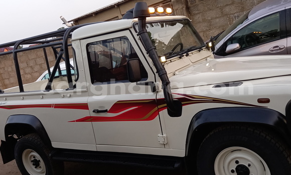 Buy Used Land Rover Defender White Car in Accra in Greater Accra Buy Used Land Rover Defender White Car in Accra in Greater Accra