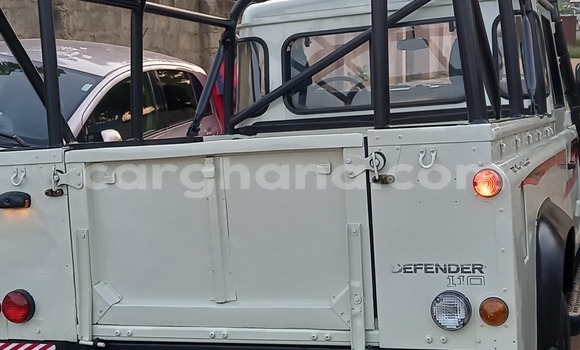 Buy Used Land Rover Defender White Car in Accra in Greater Accra Buy Used Land Rover Defender White Car in Accra in Greater Accra