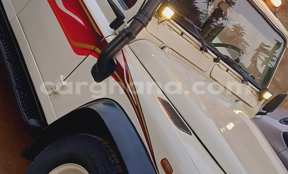 Buy Used Land Rover Defender White Car in Accra in Greater Accra Buy Used Land Rover Defender White Car in Accra in Greater Accra