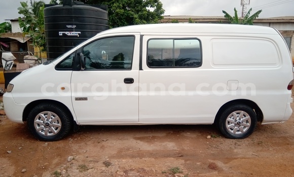 Ra Àlòkù Hyundai H1 funfun Ọkọ̀ in Accra ni Greater Accra