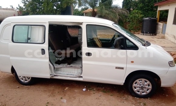 Buy Used Hyundai H1 White Car in Accra in Greater Accra Buy Used Hyundai H1 White Car in Accra in Greater Accra