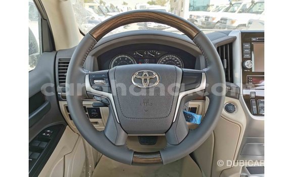 Sayi Imported Toyota Land Cruiser White Mota in Import - Dubai a Ashanti Sayi Imported Toyota Land Cruiser White Mota in Import - Dubai a Ashanti