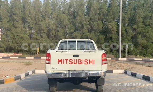 Sayi Imported Mitsubishi L200 White Mota in Import - Dubai a Ashanti Sayi Imported Mitsubishi L200 White Mota in Import - Dubai a Ashanti