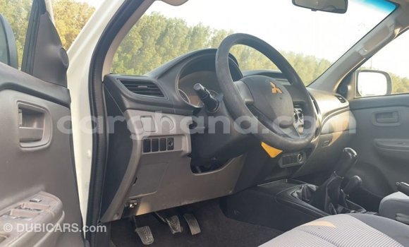 Sayi Imported Mitsubishi L200 White Mota in Import - Dubai a Ashanti Sayi Imported Mitsubishi L200 White Mota in Import - Dubai a Ashanti