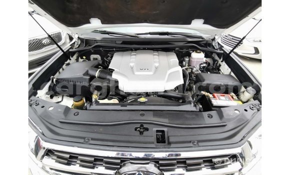 Buy Import Toyota Land Cruiser White Car in Import - Dubai in Ashanti Buy Import Toyota Land Cruiser White Car in Import - Dubai in Ashanti