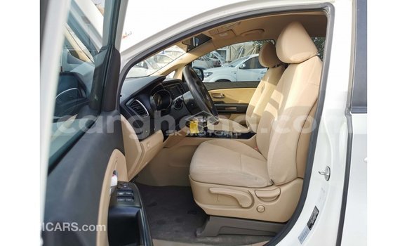 Ra Imported Kia Carnival funfun Ọkọ̀ in Import - Dubai ni Ashanti Ra Imported Kia Carnival funfun Ọkọ̀ in Import - Dubai ni Ashanti