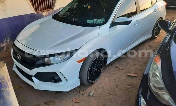 Sayi Na hannu Honda Civic White Mota in Accra a Greater Accra