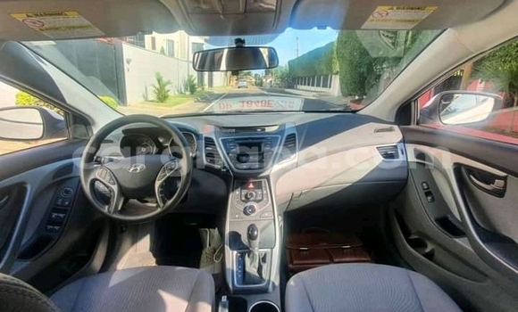 Ra Àlòkù Hyundai Elantra funfun Ọkọ̀ in Accra ni Greater Accra Ra Àlòkù Hyundai Elantra funfun Ọkọ̀ in Accra ni Greater Accra