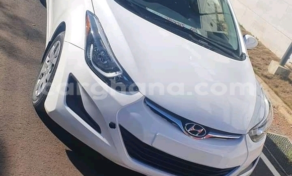 Ra Àlòkù Hyundai Elantra funfun Ọkọ̀ in Accra ni Greater Accra Ra Àlòkù Hyundai Elantra funfun Ọkọ̀ in Accra ni Greater Accra