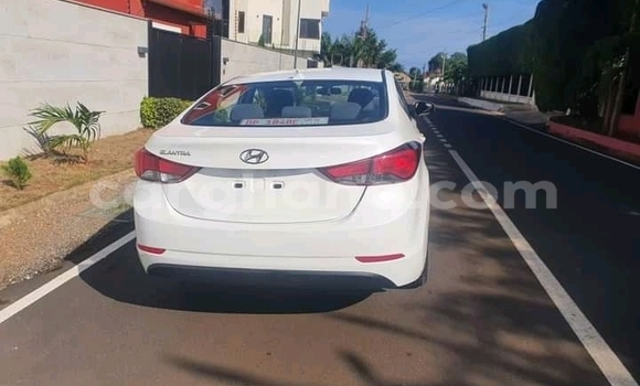 Ra Àlòkù Hyundai Elantra funfun Ọkọ̀ in Accra ni Greater Accra Ra Àlòkù Hyundai Elantra funfun Ọkọ̀ in Accra ni Greater Accra