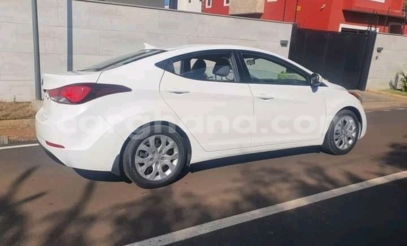 Ra Àlòkù Hyundai Elantra funfun Ọkọ̀ in Accra ni Greater Accra Ra Àlòkù Hyundai Elantra funfun Ọkọ̀ in Accra ni Greater Accra