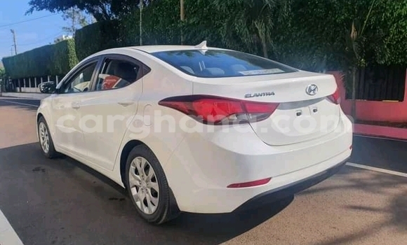 Ra Àlòkù Hyundai Elantra funfun Ọkọ̀ in Accra ni Greater Accra Ra Àlòkù Hyundai Elantra funfun Ọkọ̀ in Accra ni Greater Accra