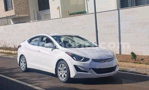 Ra Àlòkù Hyundai Elantra funfun Ọkọ̀ in Accra ni Greater Accra Ra Àlòkù Hyundai Elantra funfun Ọkọ̀ in Accra ni Greater Accra