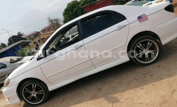 Ra Àlòkù Toyota Corolla funfun Ọkọ̀ in Accra ni Greater Accra Ra Àlòkù Toyota Corolla funfun Ọkọ̀ in Accra ni Greater Accra