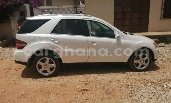 Buy Used Mercedes‒Benz M–Class White Car in Accra in Greater Accra Buy Used Mercedes‒Benz M–Class White Car in Accra in Greater Accra