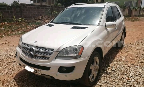 Buy Used Mercedes‒Benz M–Class White Car in Accra in Greater Accra Buy Used Mercedes‒Benz M–Class White Car in Accra in Greater Accra