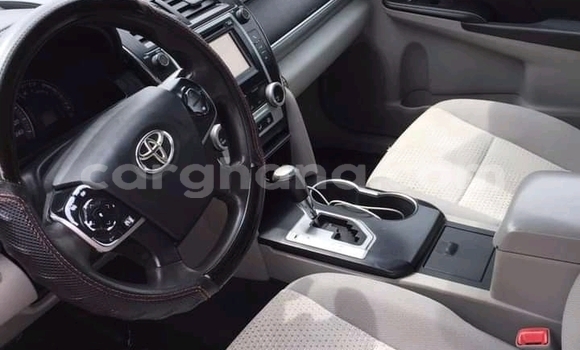 Ra Àlòkù Toyota Camry Red Ọkọ̀ in Accra ni Greater Accra Ra Àlòkù Toyota Camry Red Ọkọ̀ in Accra ni Greater Accra