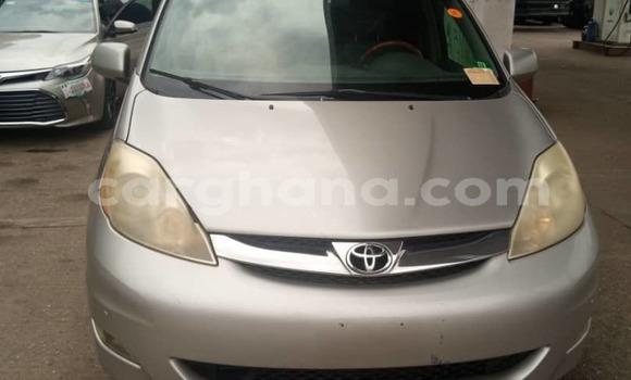 Ra Àlòkù Toyota Sienna Silver Ọkọ̀ in Sekondi–Takoradi Metropolitan ni Oorun Ra Àlòkù Toyota Sienna Silver Ọkọ̀ in Sekondi–Takoradi Metropolitan ni Oorun
