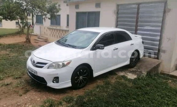 Ra Àlòkù Toyota Corolla funfun Ọkọ̀ in Accra ni Greater Accra Ra Àlòkù Toyota Corolla funfun Ọkọ̀ in Accra ni Greater Accra
