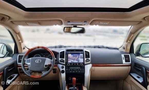 Buy Import Toyota Land Cruiser White Car in Import - Dubai in Ashanti Buy Import Toyota Land Cruiser White Car in Import - Dubai in Ashanti