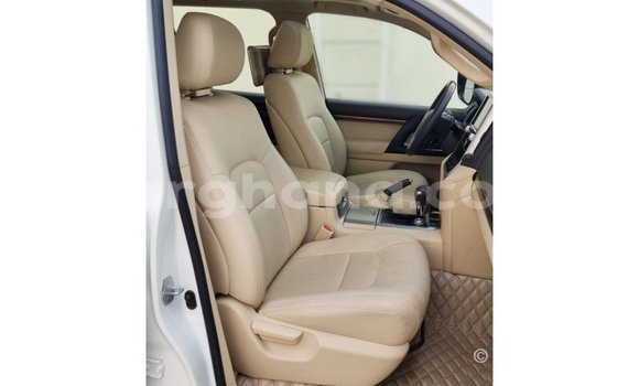 Ra Imported Toyota Land Cruiser funfun Ọkọ̀ in Import - Dubai ni Ashanti Ra Imported Toyota Land Cruiser funfun Ọkọ̀ in Import - Dubai ni Ashanti