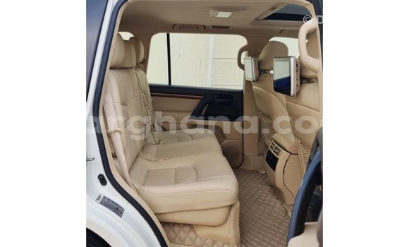 Ra Imported Toyota Land Cruiser funfun Ọkọ̀ in Import - Dubai ni Ashanti Ra Imported Toyota Land Cruiser funfun Ọkọ̀ in Import - Dubai ni Ashanti