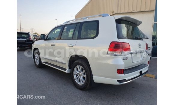 Ra Imported Toyota Land Cruiser funfun Ọkọ̀ in Import - Dubai ni Ashanti Ra Imported Toyota Land Cruiser funfun Ọkọ̀ in Import - Dubai ni Ashanti