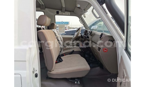 Sayi Imported Toyota Land Cruiser White Mota in Import - Dubai a Ashanti Sayi Imported Toyota Land Cruiser White Mota in Import - Dubai a Ashanti