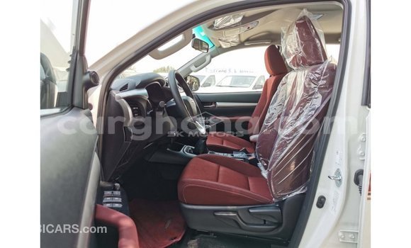 Sayi Imported Toyota Hilux White Mota in Import - Dubai a Ashanti Sayi Imported Toyota Hilux White Mota in Import - Dubai a Ashanti
