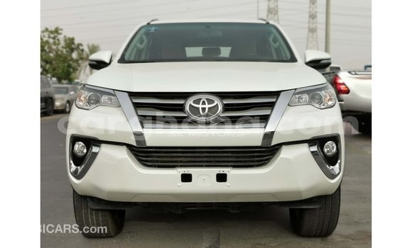 Ra Imported Toyota Fortuner funfun Ọkọ̀ in Import - Dubai ni Ashanti Ra Imported Toyota Fortuner funfun Ọkọ̀ in Import - Dubai ni Ashanti