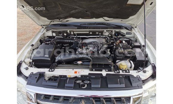 Sayi Imported Mitsubishi Pajero White Mota in Import - Dubai a Ashanti Sayi Imported Mitsubishi Pajero White Mota in Import - Dubai a Ashanti
