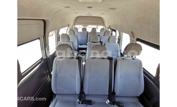 Sayi Imported Toyota Hiace White Mota in Import - Dubai a Ashanti Sayi Imported Toyota Hiace White Mota in Import - Dubai a Ashanti