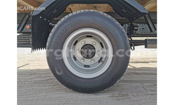 Sayi Imported Mitsubishi Fuso White Babbar mota in Import - Dubai a Ashanti Sayi Imported Mitsubishi Fuso White Babbar mota in Import - Dubai a Ashanti