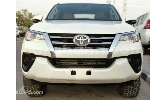Ra Imported Toyota Fortuner funfun Ọkọ̀ in Import - Dubai ni Ashanti Ra Imported Toyota Fortuner funfun Ọkọ̀ in Import - Dubai ni Ashanti