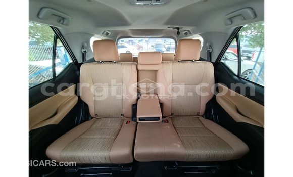 Sayi Imported Toyota Fortuner White Mota in Import - Dubai a Ashanti Sayi Imported Toyota Fortuner White Mota in Import - Dubai a Ashanti