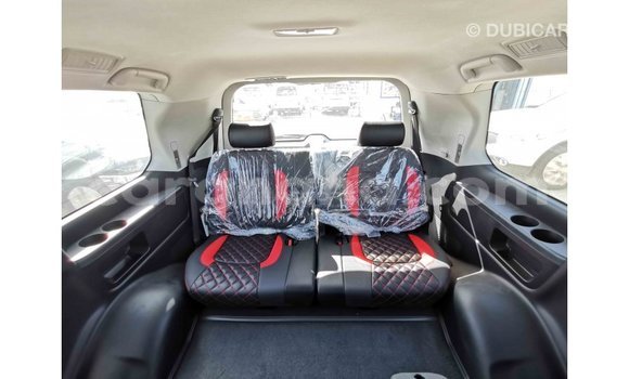 Sayi Imported Toyota Land Cruiser White Mota in Import - Dubai a Ashanti Sayi Imported Toyota Land Cruiser White Mota in Import - Dubai a Ashanti