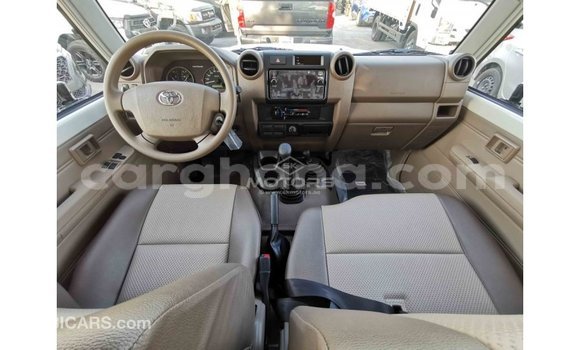 Sayi Imported Toyota Land Cruiser White Mota in Import - Dubai a Ashanti Sayi Imported Toyota Land Cruiser White Mota in Import - Dubai a Ashanti