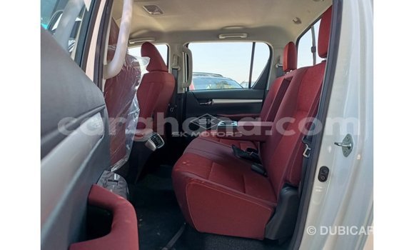 Sayi Imported Toyota Hilux White Mota in Import - Dubai a Ashanti Sayi Imported Toyota Hilux White Mota in Import - Dubai a Ashanti
