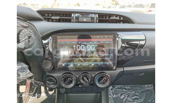 Sayi Imported Toyota Hilux White Mota in Import - Dubai a Ashanti Sayi Imported Toyota Hilux White Mota in Import - Dubai a Ashanti