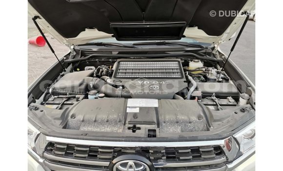 Buy Import Toyota Land Cruiser White Car in Import - Dubai in Ashanti Buy Import Toyota Land Cruiser White Car in Import - Dubai in Ashanti