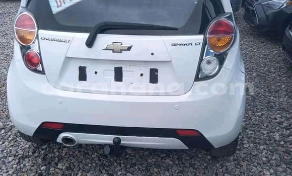 Ra Àlòkù Chevrolet Spark funfun Ọkọ̀ in Accra ni Greater Accra Ra Àlòkù Chevrolet Spark funfun Ọkọ̀ in Accra ni Greater Accra