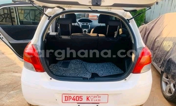 Buy Used Toyota Vitz White Car in Accra in Greater Accra Buy Used Toyota Vitz White Car in Accra in Greater Accra