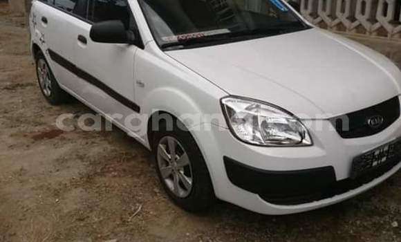 Sayi Na hannu Kia Rio White Mota in Sekondi–Takoradi Metropolitan a Yamma Sayi Na hannu Kia Rio White Mota in Sekondi–Takoradi Metropolitan a Yamma